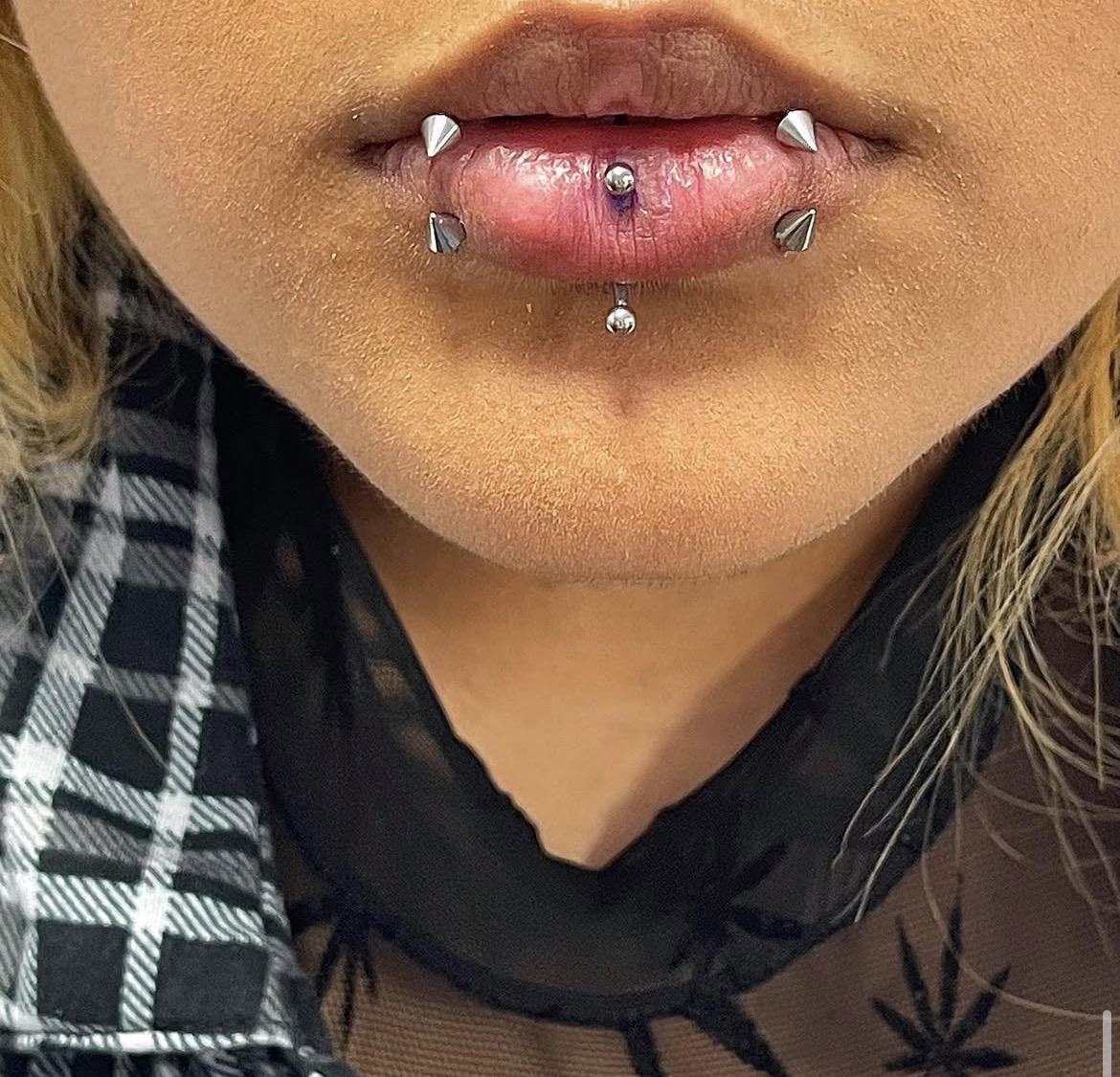 Vertical labret and snakebites